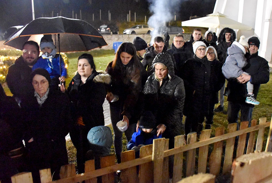 U Velikoj uprizorene žive jaslice uz snažnu humanitarnu poruku