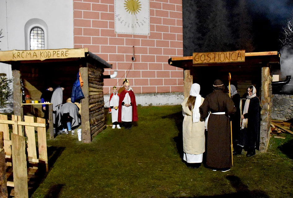 U Velikoj uprizorene žive jaslice uz snažnu humanitarnu poruku