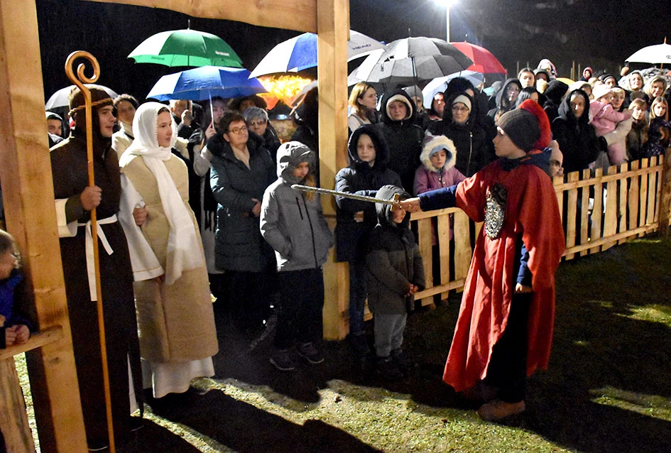 U Velikoj uprizorene žive jaslice uz snažnu humanitarnu poruku