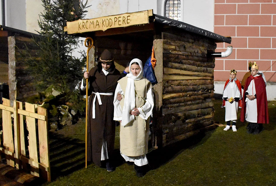 U Velikoj uprizorene žive jaslice uz snažnu humanitarnu poruku