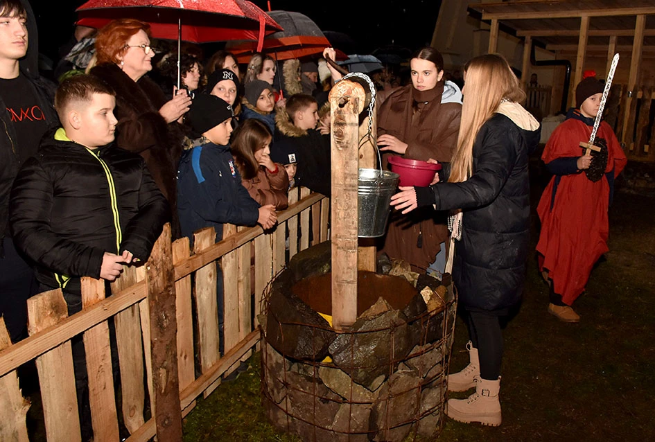 U Velikoj uprizorene žive jaslice uz snažnu humanitarnu poruku