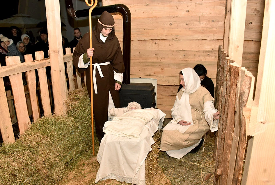 U Velikoj uprizorene žive jaslice uz snažnu humanitarnu poruku