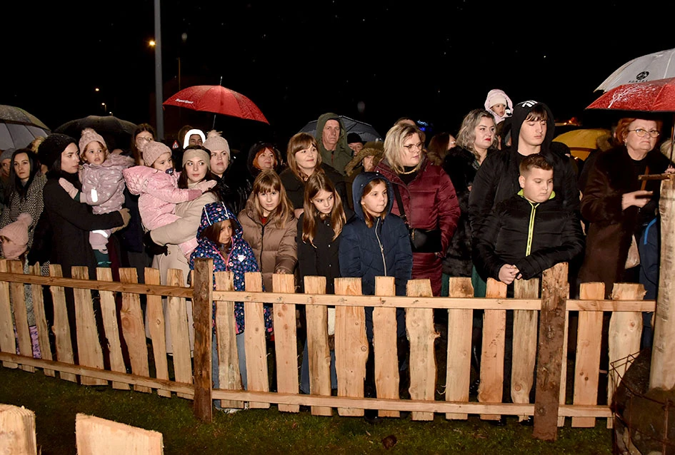 U Velikoj uprizorene žive jaslice uz snažnu humanitarnu poruku