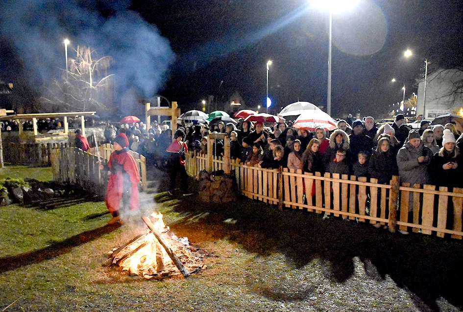 U Velikoj uprizorene žive jaslice uz snažnu humanitarnu poruku