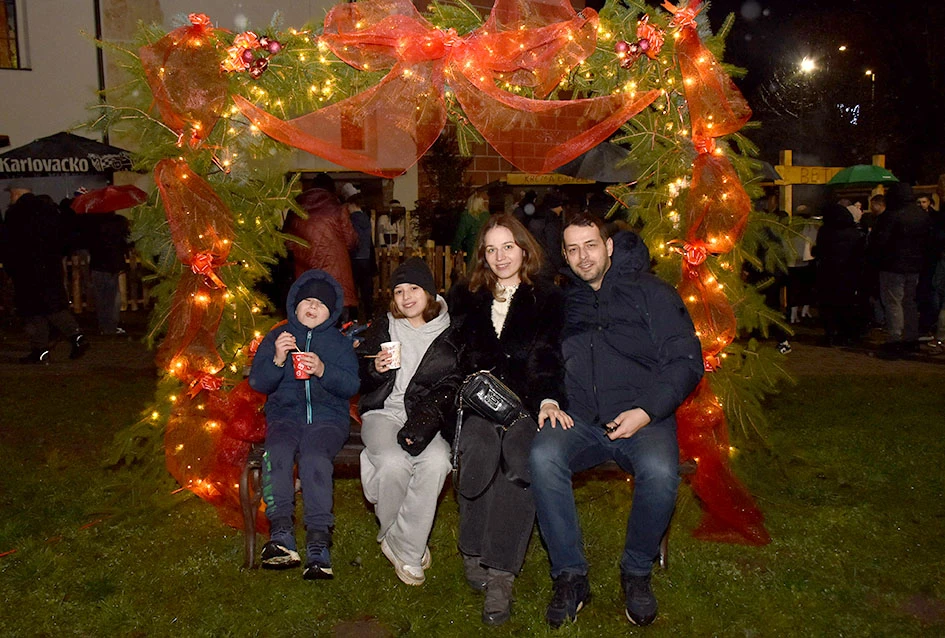 U Velikoj uprizorene žive jaslice uz snažnu humanitarnu poruku