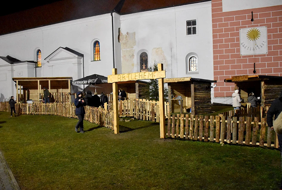 U Velikoj uprizorene žive jaslice uz snažnu humanitarnu poruku