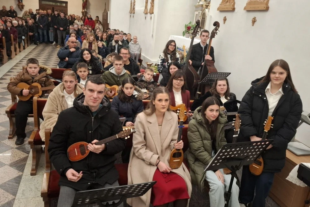 Kutjevački tamburaši obogatili božićna misna slavlja u Kutjevu i Vetovu