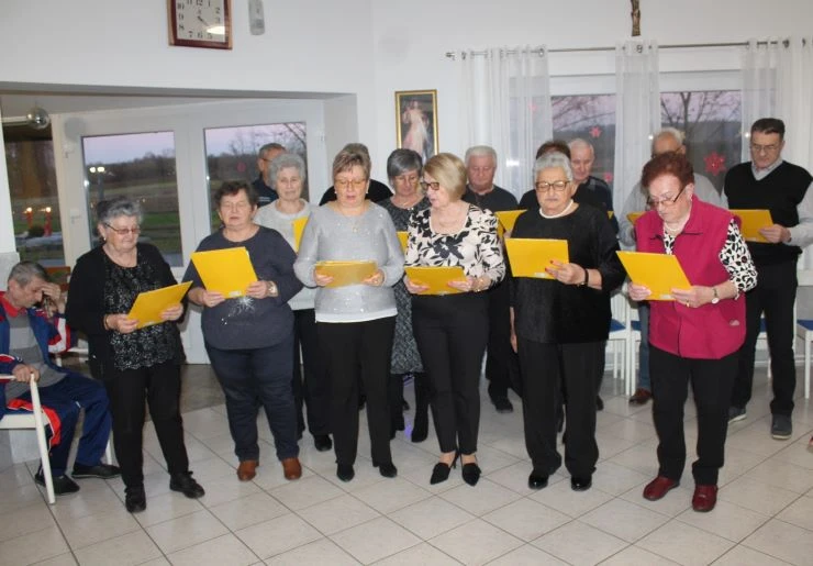 Pleternički umirovljenici posjetili Dom za starije i nemoćne „Baketarić“ u Resniku