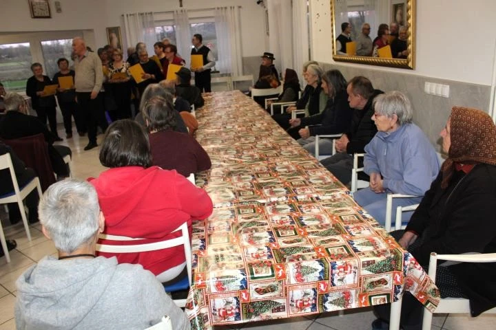 Pleternički umirovljenici posjetili Dom za starije i nemoćne „Baketarić“ u Resniku