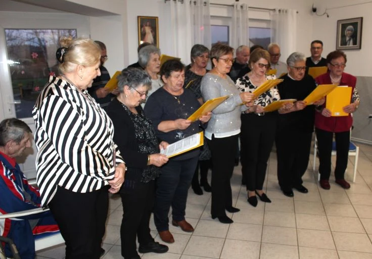 Pleternički umirovljenici posjetili Dom za starije i nemoćne „Baketarić“ u Resniku