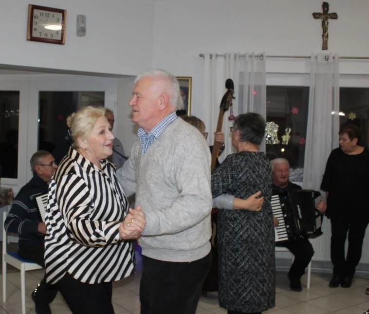 Pleternički umirovljenici posjetili Dom za starije i nemoćne „Baketarić“ u Resniku