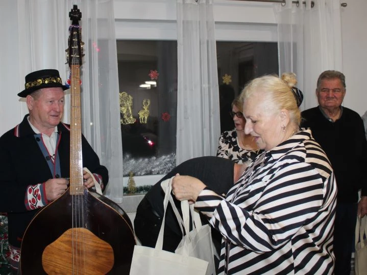 Pleternički umirovljenici posjetili Dom za starije i nemoćne „Baketarić“ u Resniku