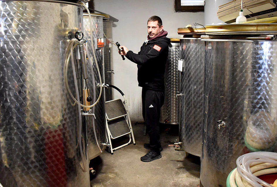 Spoj iskustva i mladenačke vizije: Obitelj Ostojić iz Drage gradi vinsku budućnost na obroncima Papuka