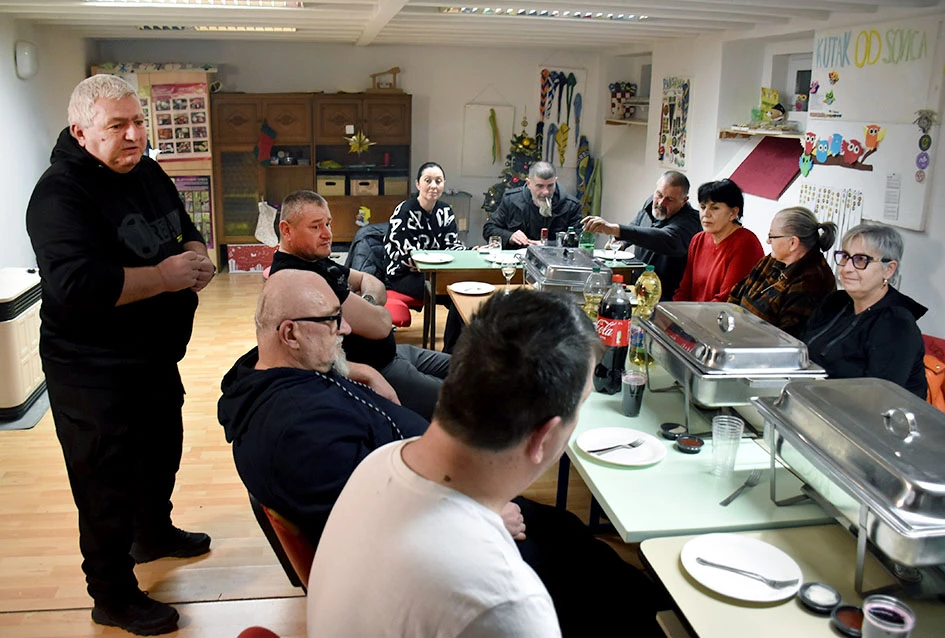 Brđani Odreda izviđača Požega uz blagdansko druženje i novu zastavu ispratili uspješnu godinu