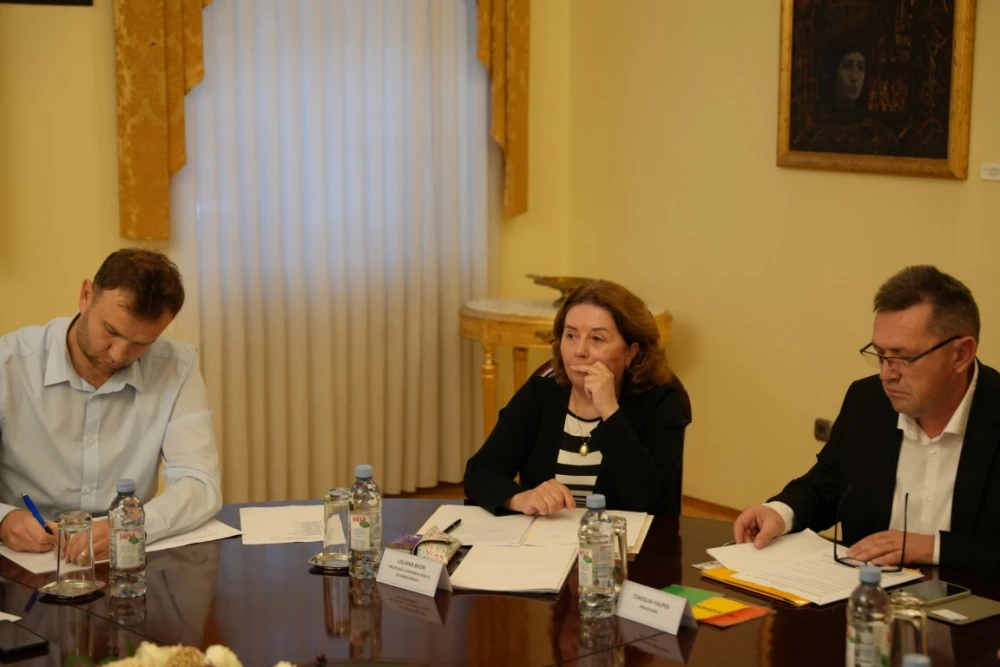 Bahato lice gradske vlasti: Pročelnica Ljiljana Bilen novinaru pokazala srednji prst!