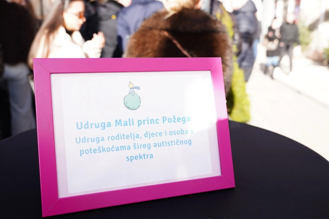 Dobra glazba uz tople napitke razveselila sugrađane na dnevnom dočeku Nove godine