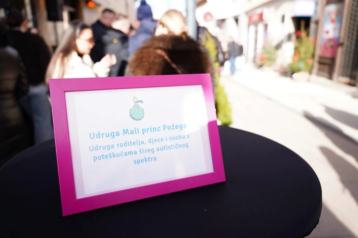 Dobra glazba uz tople napitke razveselila sugrađane na dnevnom dočeku Nove godine