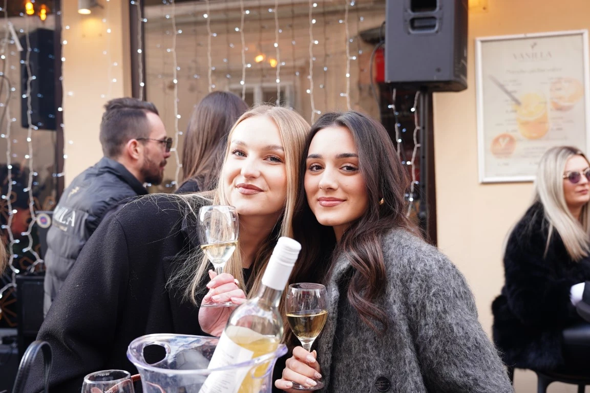 Dobra glazba uz tople napitke razveselila sugrađane na dnevnom dočeku Nove godine