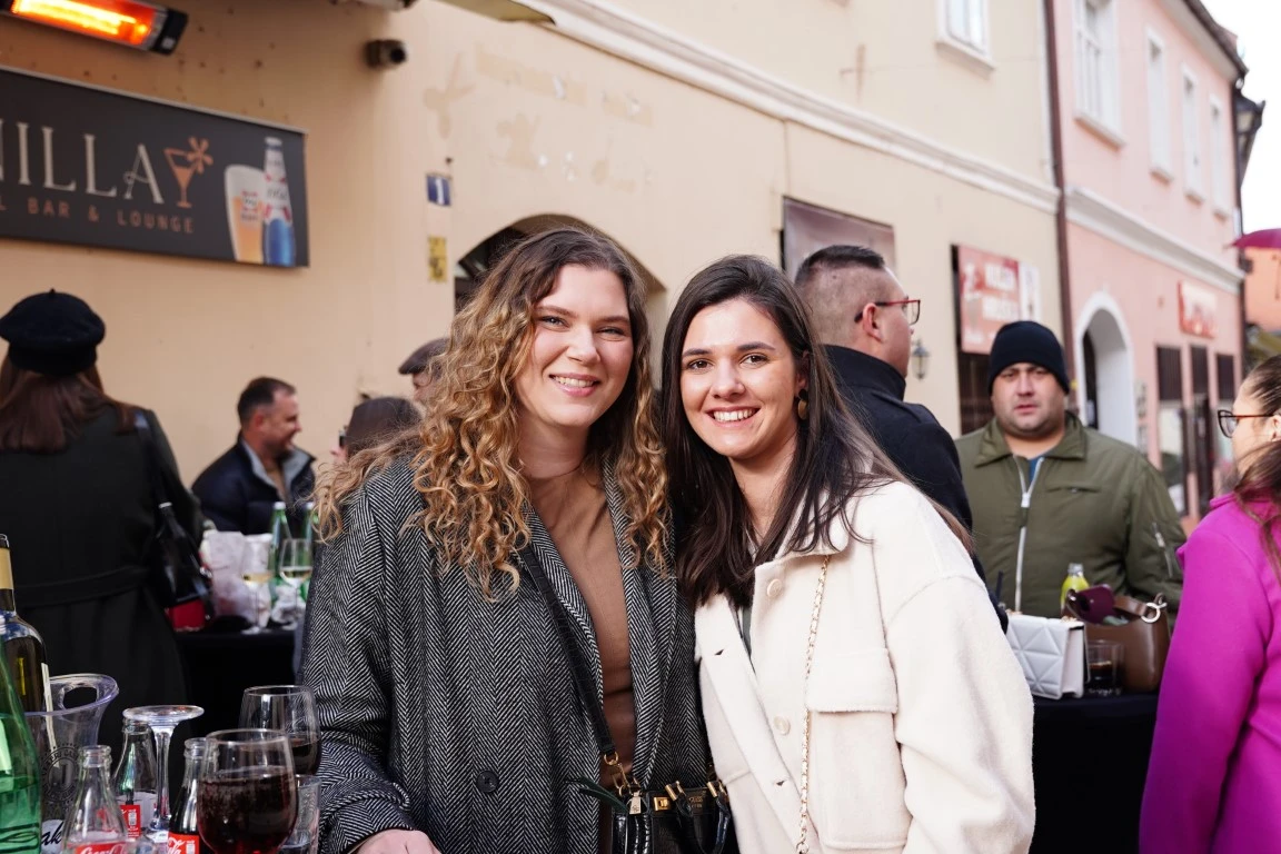 Dobra glazba uz tople napitke razveselila sugrađane na dnevnom dočeku Nove godine