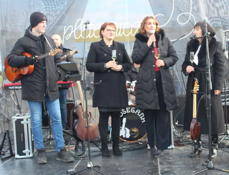 Pleternica Novu godinu dočekala u podne uz pjesmu, ples i slavonsko zajedništvo