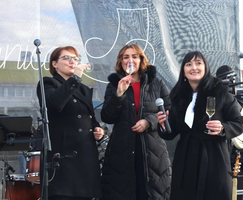 Pleternica Novu godinu dočekala u podne uz pjesmu, ples i slavonsko zajedništvo