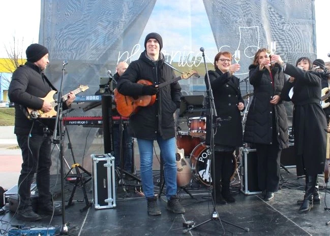 Pleternica Novu godinu dočekala u podne uz pjesmu, ples i slavonsko zajedništvo