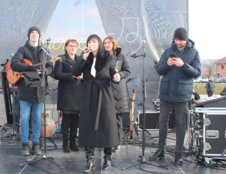 Pleternica Novu godinu dočekala u podne uz pjesmu, ples i slavonsko zajedništvo