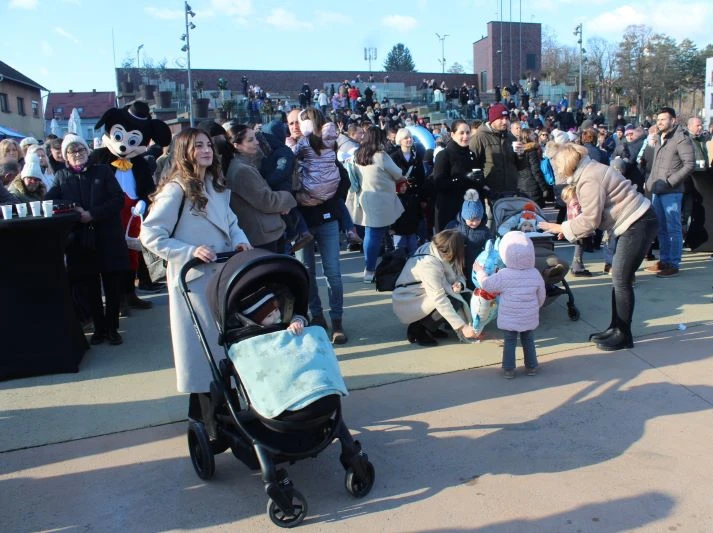 Pleternica Novu godinu dočekala u podne uz pjesmu, ples i slavonsko zajedništvo