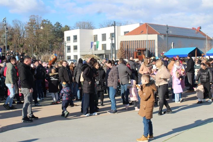 Pleternica Novu godinu dočekala u podne uz pjesmu, ples i slavonsko zajedništvo