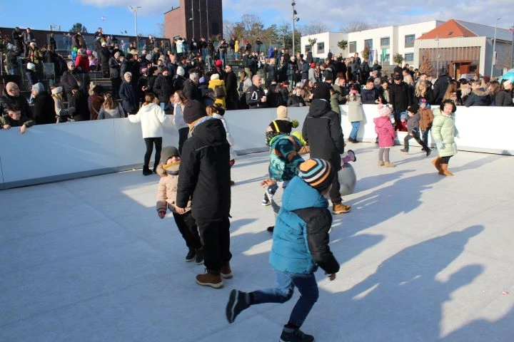 Pleternica Novu godinu dočekala u podne uz pjesmu, ples i slavonsko zajedništvo