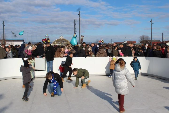 Pleternica Novu godinu dočekala u podne uz pjesmu, ples i slavonsko zajedništvo