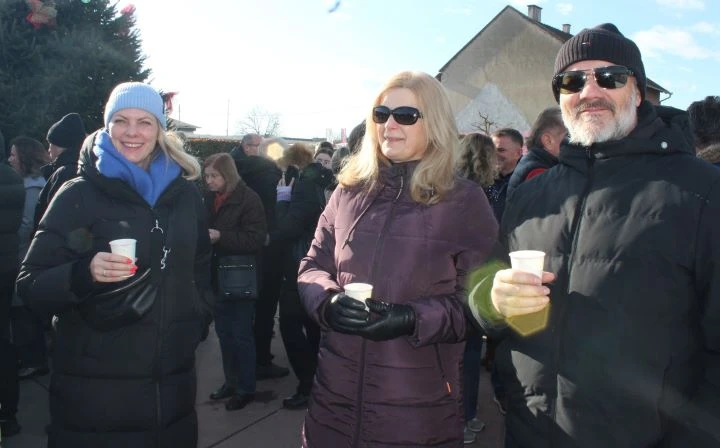 Pleternica Novu godinu dočekala u podne uz pjesmu, ples i slavonsko zajedništvo