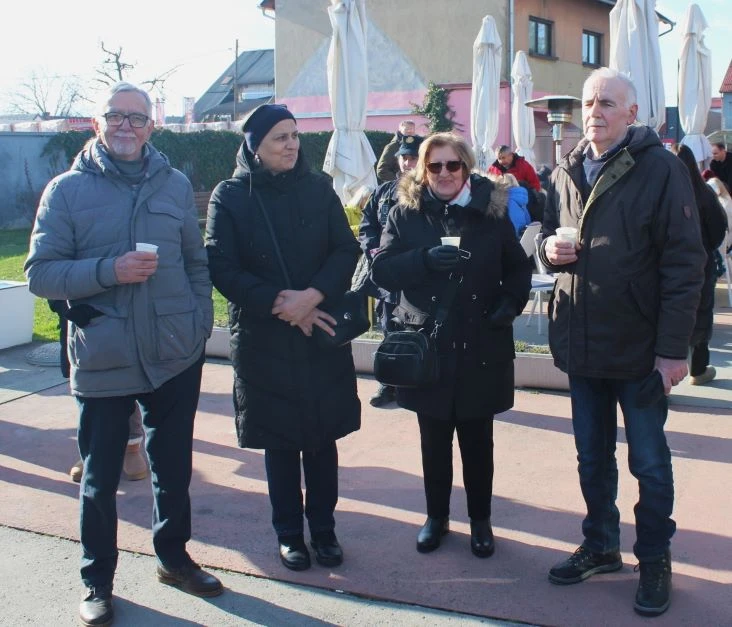 Pleternica Novu godinu dočekala u podne uz pjesmu, ples i slavonsko zajedništvo