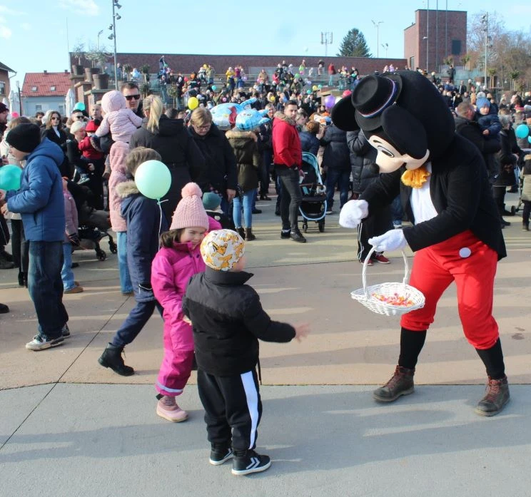 Pleternica Novu godinu dočekala u podne uz pjesmu, ples i slavonsko zajedništvo