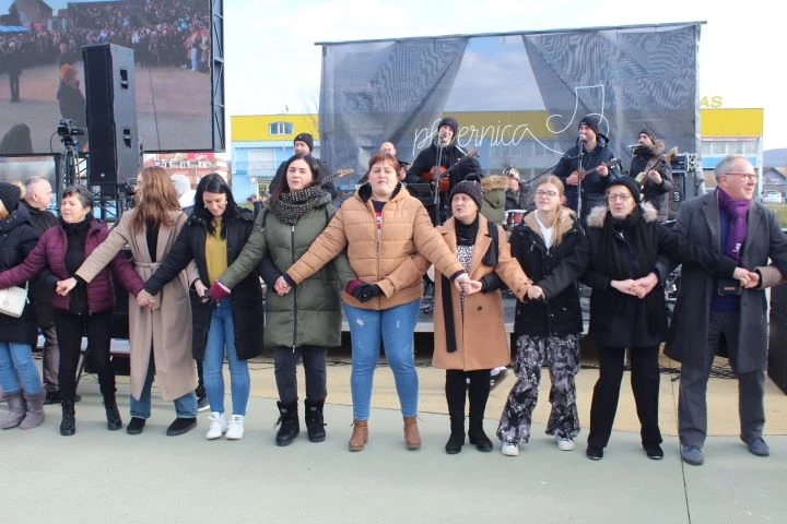 Pleternica Novu godinu dočekala u podne uz pjesmu, ples i slavonsko zajedništvo