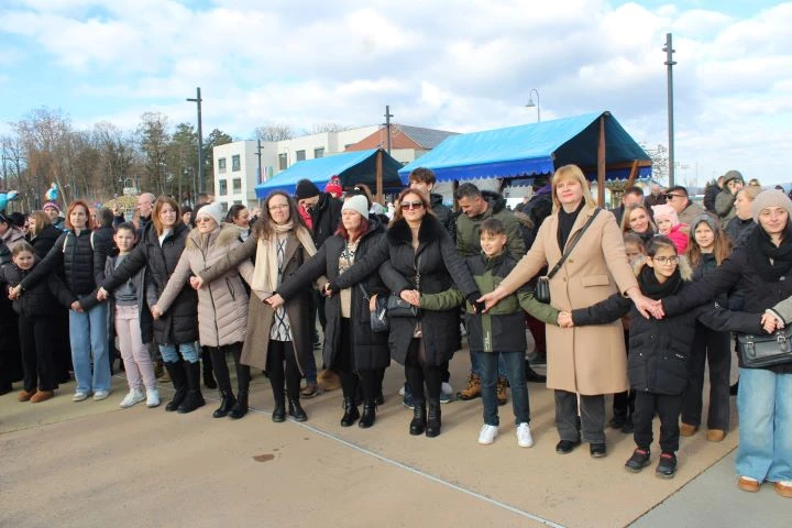 Pleternica Novu godinu dočekala u podne uz pjesmu, ples i slavonsko zajedništvo