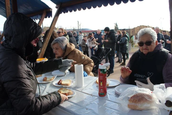 Pleternica Novu godinu dočekala u podne uz pjesmu, ples i slavonsko zajedništvo