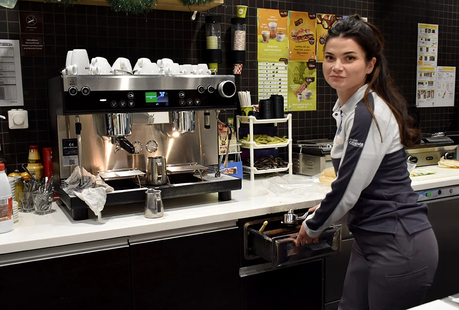 Tiha služba novogodišnje noći: Djelatnici INA-e u Industrijskoj zoni radili punom brzinom