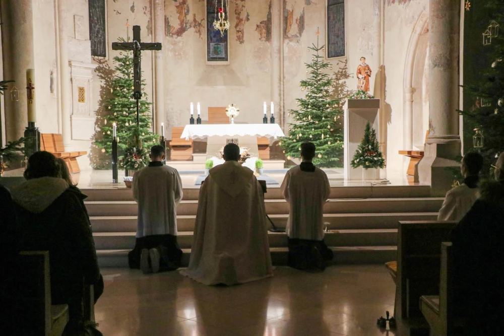 Molitveno bdijenje uoči Nove godine u požeškoj crkvi sv. Lovre