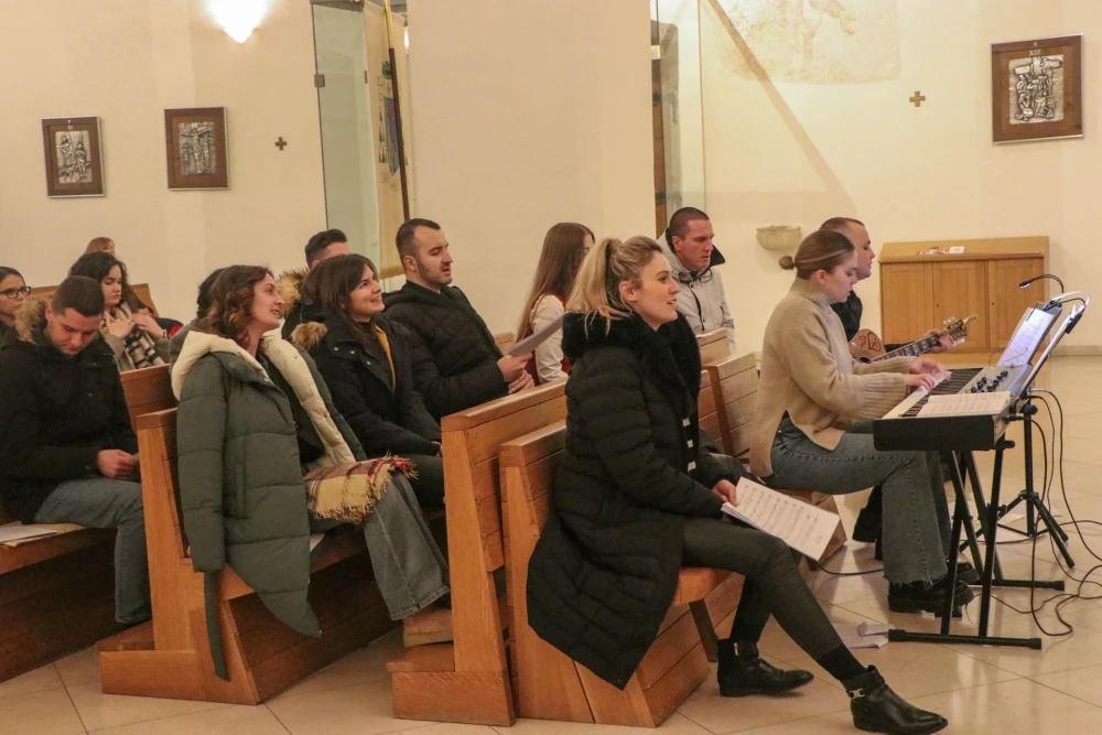 Molitveno bdijenje uoči Nove godine u požeškoj crkvi sv. Lovre