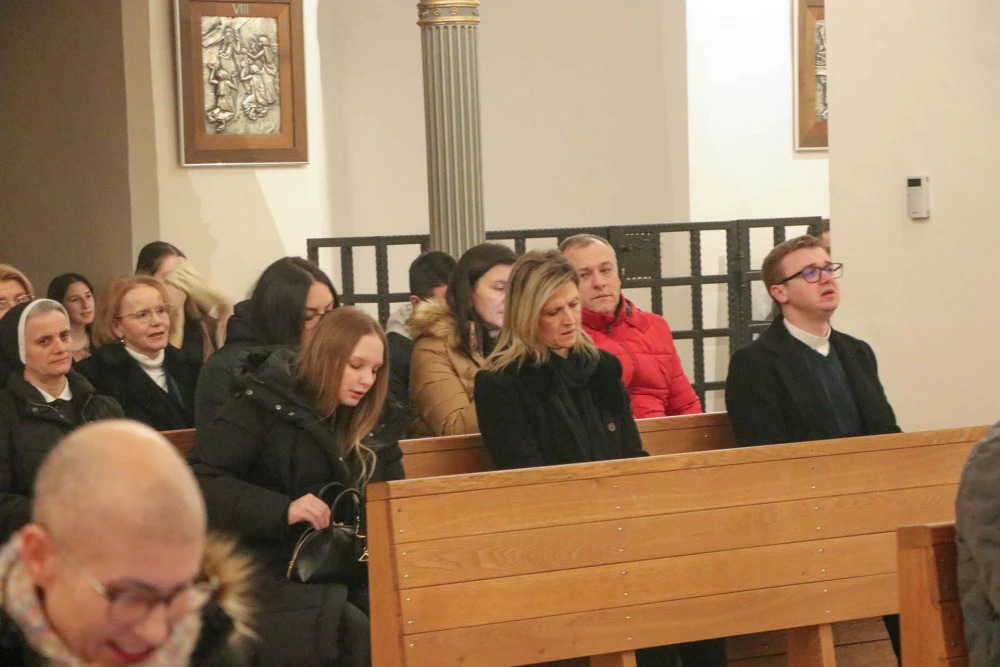 Molitveno bdijenje uoči Nove godine u požeškoj crkvi sv. Lovre