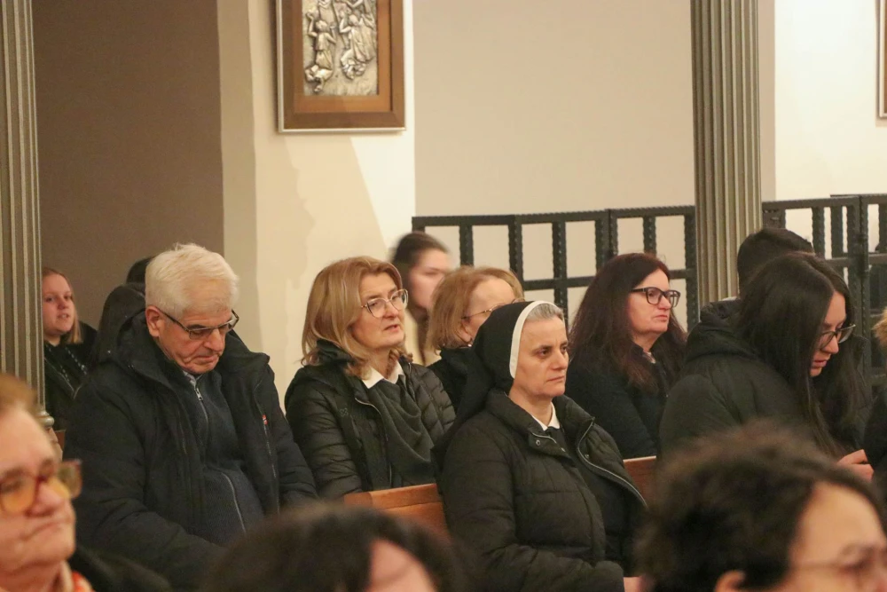 Molitveno bdijenje uoči Nove godine u požeškoj crkvi sv. Lovre