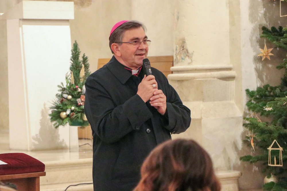 Molitveno bdijenje uoči Nove godine u požeškoj crkvi sv. Lovre