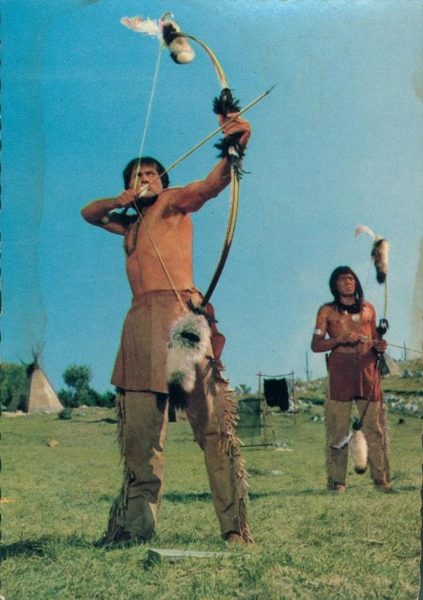 Glumio Indijanca sa lukom i strijelom pa završio u pritvoru