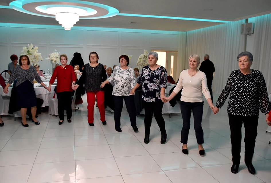 Snijeg nije zaustavio ljubitelje plesa:Stotinjak gostiju na prvoj ovogodišnjoj zabavi Marice Budimski Mace