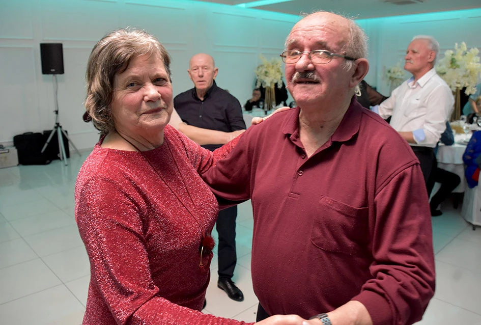 Snijeg nije zaustavio ljubitelje plesa:Stotinjak gostiju na prvoj ovogodišnjoj zabavi Marice Budimski Mace