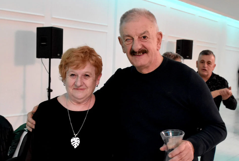 Snijeg nije zaustavio ljubitelje plesa:Stotinjak gostiju na prvoj ovogodišnjoj zabavi Marice Budimski Mace