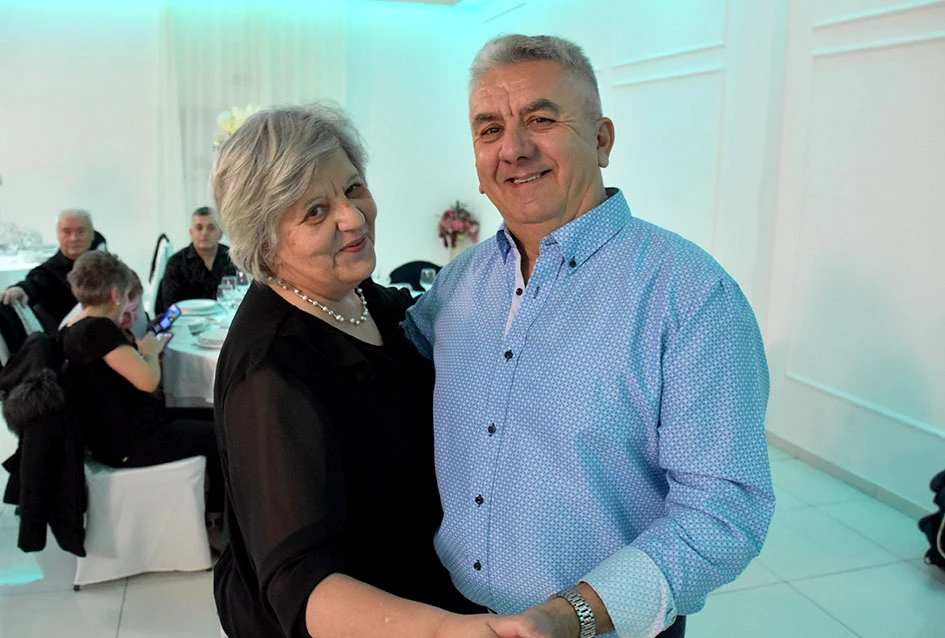 Snijeg nije zaustavio ljubitelje plesa:Stotinjak gostiju na prvoj ovogodišnjoj zabavi Marice Budimski Mace