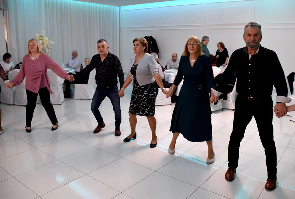 Snijeg nije zaustavio ljubitelje plesa:Stotinjak gostiju na prvoj ovogodišnjoj zabavi Marice Budimski Mace