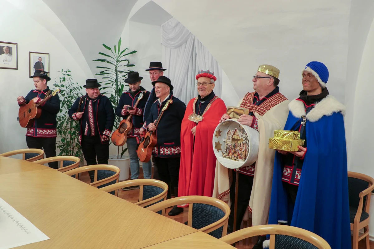 Pjevači Betlehemske zvijezde iz Jakšića pohodili biskupa Ivu